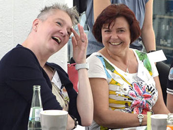 MaiRose42 (links) und Julia