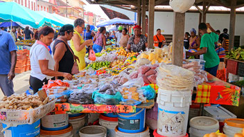 Karibisches Flair auf dem Wochenmarkt in Cayenne