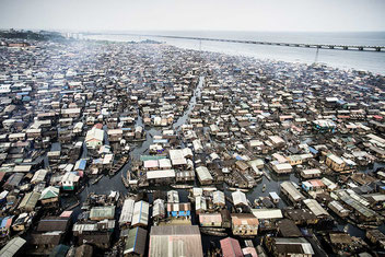 Vista di una parte dello slum di Makoko a Lagos in Nigeria