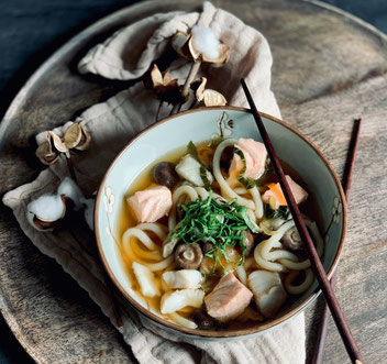 Udonsuppe, Udon, Fischsuppe, Udon Fischsuppe, japanische Suppe, Suppe, Dashi, Dashi Brühe, Kombu, Bonmot