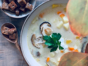 Erdäpfelsuppe mit Gemüse & Steinpilzen