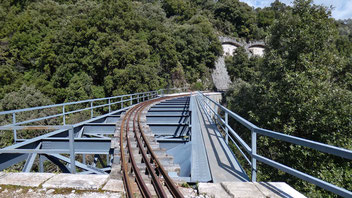 Pilion Bahn, De-Chirico-Brücke, Stahlbrücke über die Taxiarchis-Schlucht
