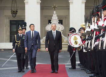 Il Premier Italiano Matteo Renzi e il Presidente Ilham Aliyev ospitato a Palazzo Chigi nel luglio del 2015