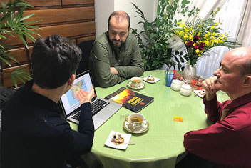 Fernando e Iñaki visitando EuroLingual
