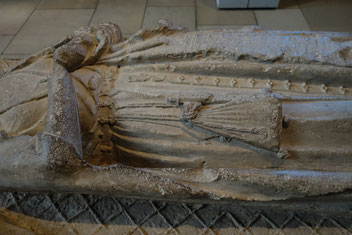 Detail: Tomb Effigy of a Lady (Margaret of Gloucester?), mid 13th century, Normandy, MET Cloisters. Photo: Epochs of Fashion