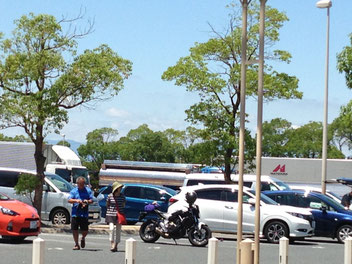 バイクは走ってない様子で、駐車場でも2輪はMT-07がポツン
