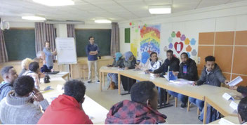 Flüchtlings-Gruppe beim Deutschkurs in St. Thomas Morus // Foto: Heinl