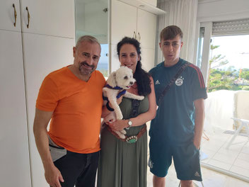 Rafael, Paloma con su hijo y perrito "Rocky" de Madrid