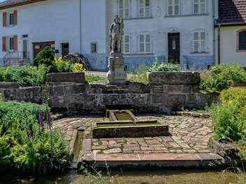 Fontaine "Miraculeuse" St-Quirin