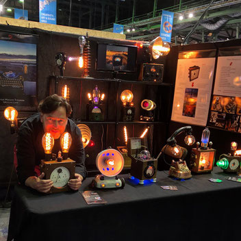 Jürgen Klöck shows his upcycling lamps and light at the Make Munich festival 2019