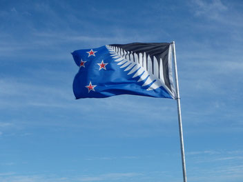 Neuseelands Flaggengegenvorschlag mit Silberfarn und Southern Cross