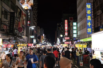 台湾南部の都市・高雄の夜市