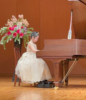 白山市学習センターで行われたＡ's  piano  rooピアノ発表会　生徒さんの演奏風景