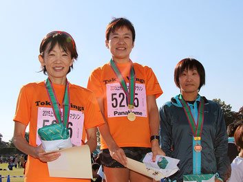 （写真左から）２位の菅原さん、１位の廣瀬さん、３位の星野さん