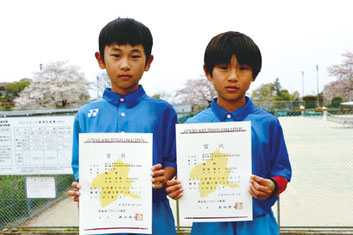 関東大会で優勝を果たした木村（左）・塚越ペア