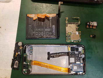 基盤にバッテリーにスピーカーとカメラを外したNove3Lite