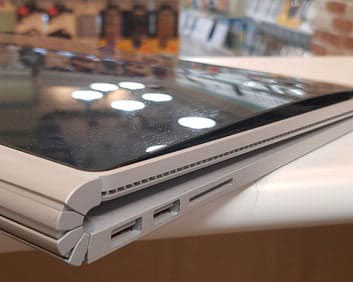 SurfaceBBOK画面が浮いた膨張batteryの交換
