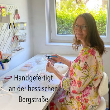 Herz Anhänger aus Silber mit Tierhaaren und Blumen