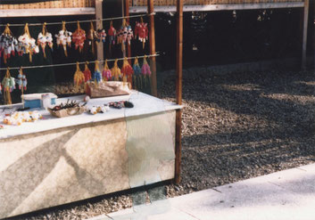 “Background #11” 2013, oil on photograph, 8.9×12.7cm