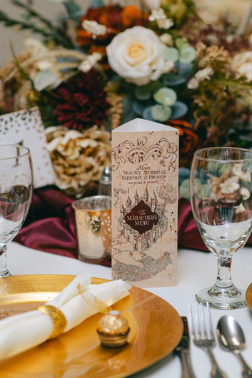 Nom de table sur le thème Harry Potter, pour illustrer l'article de blog mariage "Comment intégrer joliment et subtilement la culture geek dans votre décoration", par My Daydream Wedding, wedding planner et designer sur Paris, Lille et la France