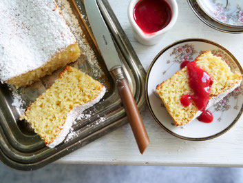 Mandel-Zitronen-Kuchen mit Beerenmus