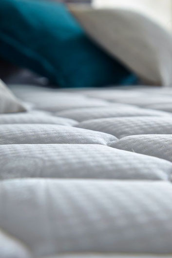 Das Boxspringbett ROCKSTAR ist ein sehr beliebtes Produkt, das in den meistverkauften Bettgrößen 180x200, 200x200, 210x200 und 210x210 erhältlich ist. Es ist bekannt für seinen hohen Komfort und sein einzigartiges Design.