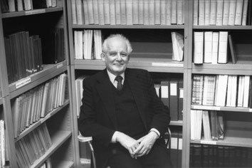 "Jean Pouilloux, fondateur de la Maison de l'Orient" , photographié par Jean-Marie Huron, Lyon Figaro, 26 janvier 1988 