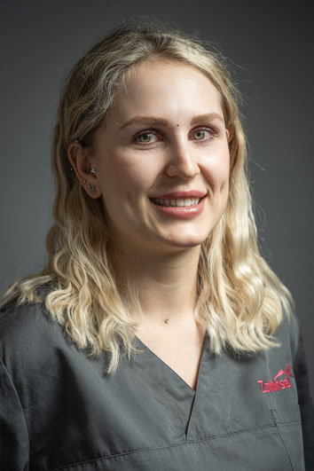 Dental assistant Fabienne Weidmann