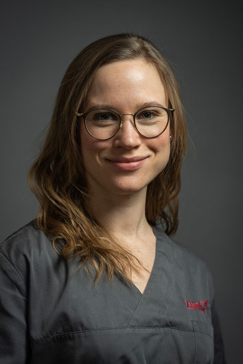 Dentist Hannah Schröter