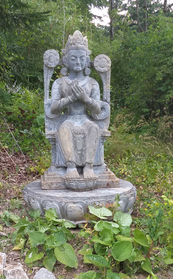 Nepal-Himalaya-Park_ Statue auf dem Thron