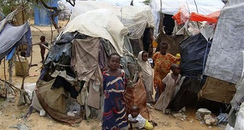 Drammatica sistemazione in territorio somalo di rifugiati espulsi dal Kenya