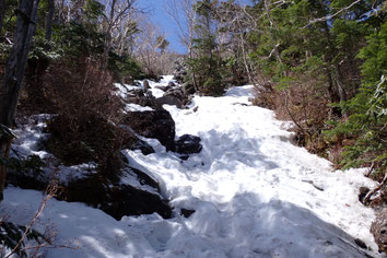 八ヶ岳　蓼科山　日本百名山　残雪期　軽アイゼン　登山