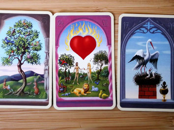 Anja Wölk legt intuitiv Lenormand-Karten für einen Seelenimpuls