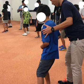 肩関節の痛み　姿勢　姿勢改善　肩甲骨　肩甲骨はがし　肩甲骨痛み　背中の痛み　野球肩の原因　野球肩原因　野球肩治し方　野球肩体操　野球肩ストレッチ　野球　野球肩　肩が痛い　ピッチャー　リトルリーガーズショルダー　腱板損傷　投球傷害　水泳　競泳　腰痛　分離症　分離すべり症　水泳肩スイマーズショルダー　水泳肩　スイマーズショルダー治療　スイマーズショルダー治るのか　岐阜　岐阜市　岐阜市茜部　岐阜市東鶉　岐阜市南鶉　岐阜市中鶉　岐阜市柳津町　羽島市　羽島郡　笠松町　岐南町　茜部　鶉　東鶉　中鶉　南鶉　柳津　笠松　