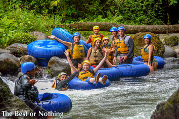 Tour de un dia combinando Canopy Tour y tubing rio