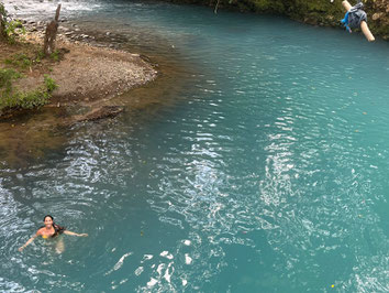 Disfrute de naturaleza y aventura en el tour de Tubing en Rio Celeste 
