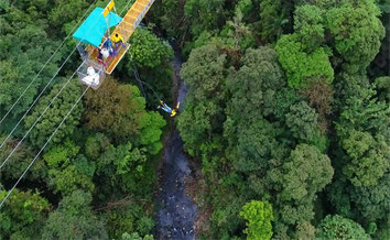 Desde La Fortuna y Volcán Arenal combine dos tour de aventura, rafting y Bungee
