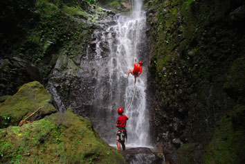 Combine Rafting y Canyoneering en un día de vacaciones en La Fortuna Volcán Arenal