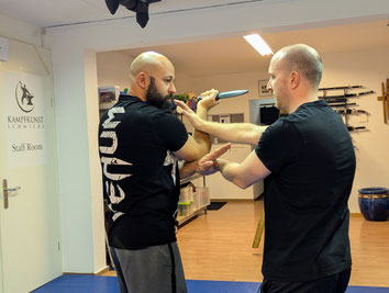 Kung Fu, Kampfsport, Kampfkunst, Wing Chun Kung Fu, Selbstverteidigung: Kampfkunstschmiede Zürich Oerlikon. Selbstverteidigungskurs. Fit werden, stärker werden dank Kung Fu.
