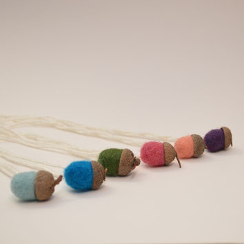 Osterschmuck, bunte Filzeicheln, Herbst Deko, Dekoset Eicheln, Filzeicheln, Osterdeko, Osterstrauss  Deko, Anhänger aus Filz, Eicheln, Dekoration Frühling, Eicheln aus Filz, Deko zum Aufhängen,