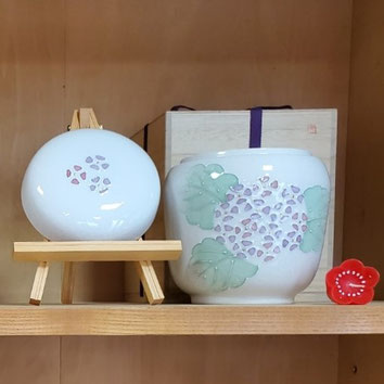 紫陽花の柄の骨壺