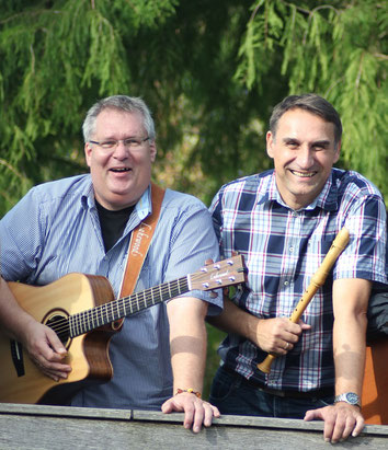 Duo Leiß & Waterkamp, Hans-Ralf Waterkamp mit Gitarre und Volker Leiß mit Blockflöte