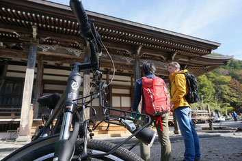 E-bike tour includes a visit to the local Buddhist temple.