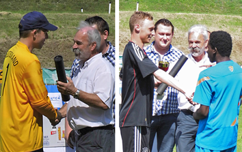 Foto links: Rene Heinen (links) bei der Auszeichnung zum besten Torhüter. Foto rechts: Daniel Sperl (links) bei der Auszeichnung zum Torschützenkönig.
