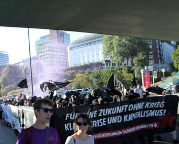 Onsdag, d 10. august, demonstrerede omkring 2.500 klimaaktivister fra campen i Hamburg