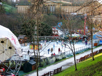Eisbahn im Park «East Princes Street Gardens».