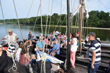 sortie-insolite-balade-bateau-Loire-degustation-vins-mets-Touraine-Vallee-Loire-Amboise-Tours-Chaumont-Vouvray