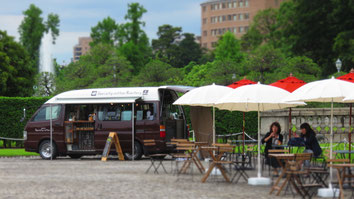 When we visited there was a van serving coffee and other drinks - not sure if they are always there.