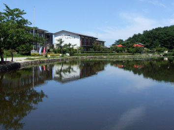 【写真】新潟での合唱部(合唱団)・吹奏楽部(吹奏楽団)の合宿場所に最適な新発田市ますがた荘の外観