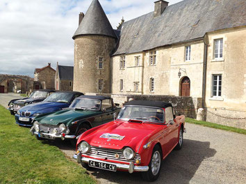 Voitures Triumph TR4 à l'escale - Château de Saveilles - Saveille - Visite de château groupe - Visite château en famille - Château à visiter en Charente